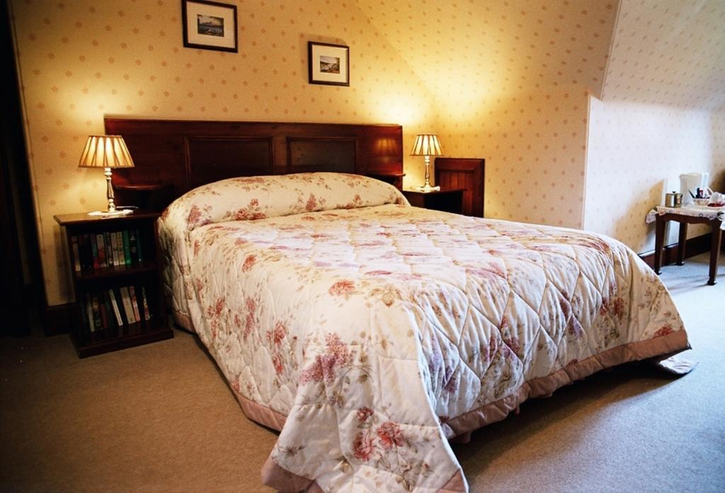 Tigh Na Sgiath Country House Hotel Grantown-on-Spey Стая снимка